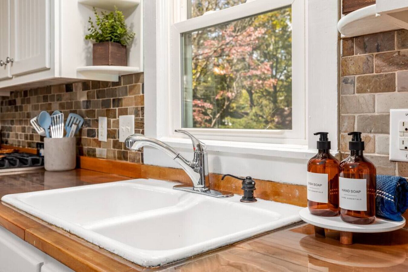 雪櫃、微波爐、焗爐、爐具