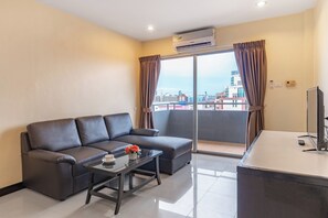 Signature Suite, 1 King Bed, Garden View - TYCOON PLACE GARDEN (Pattaya)
