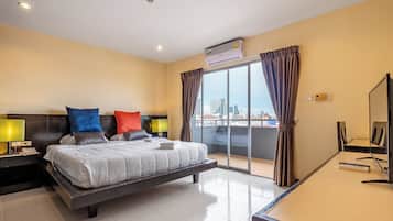 1 bedroom, Egyptian cotton sheets, premium bedding, down duvets