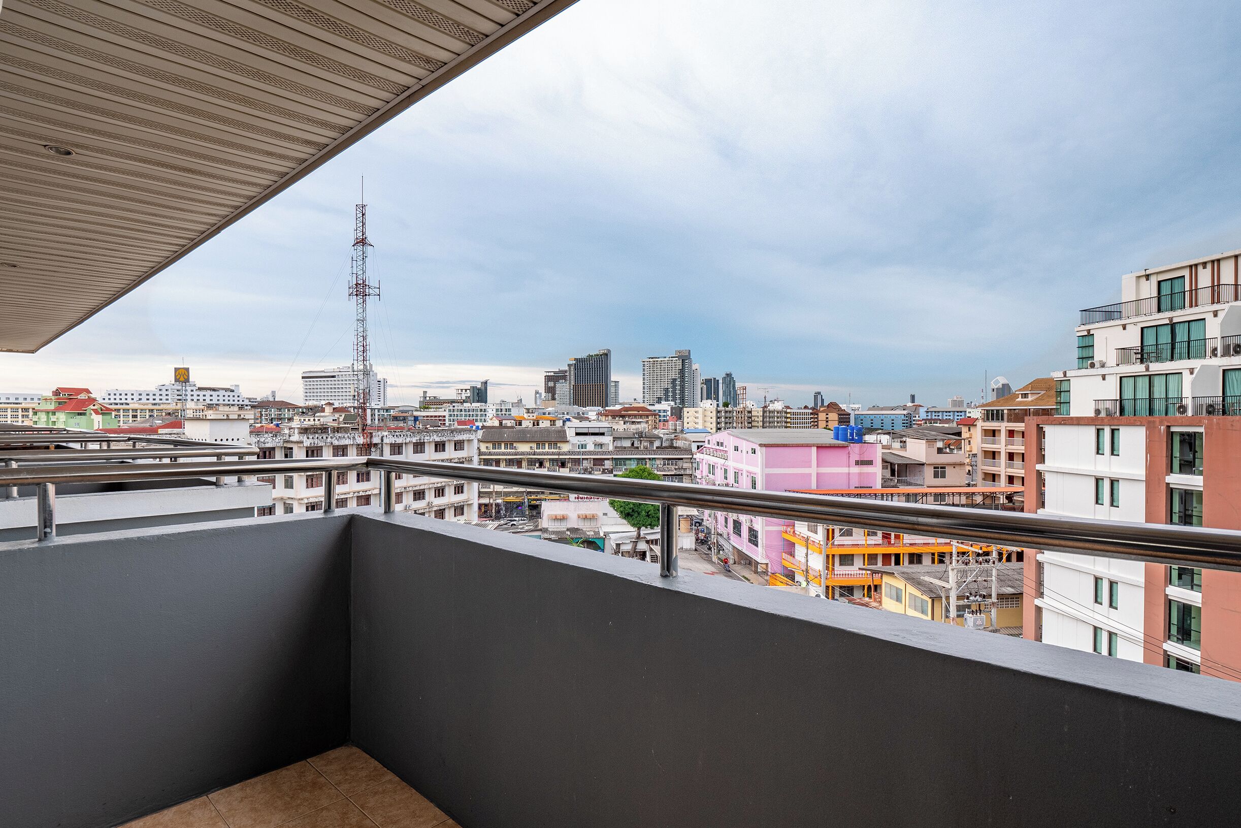 Signature Suite, 1 King Bed, Garden View | Terrace/patio