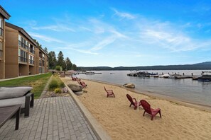 On the beach - New* Lake Time - Crystal Beach - Lakefront - Beach - Seasonal Pool (McCall)