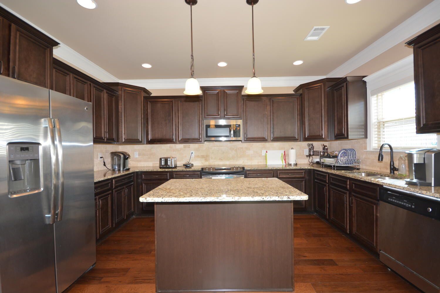 Réfrigérateur, micro-ondes, four, lave-vaisselle