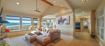 Lake Travis Chic with MILES of views and Awesome amenities