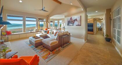 Lake Travis Chic with MILES of views and Awesome amenities