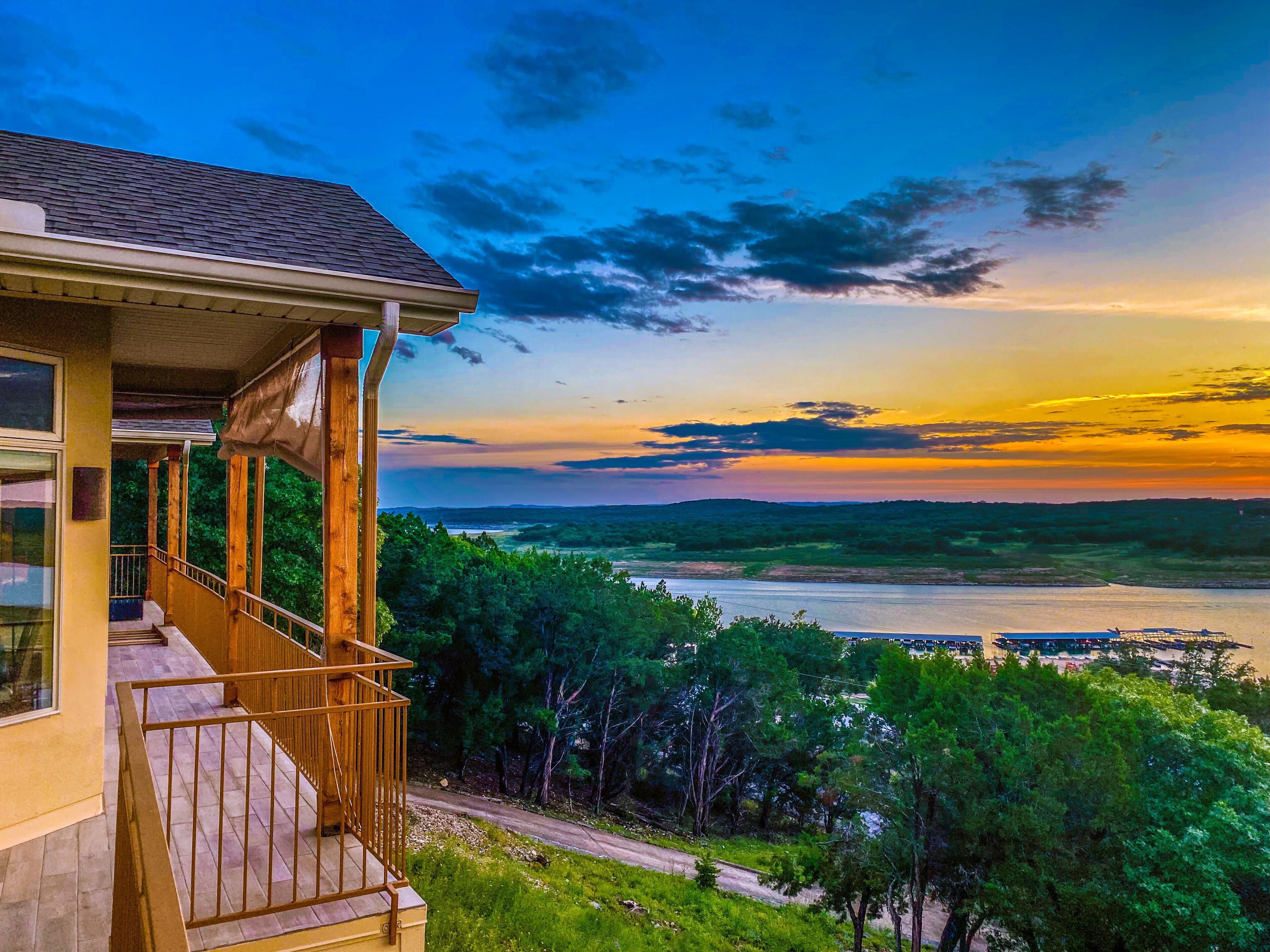 Lake Travis Chic with MILES of views and Awesome amenities