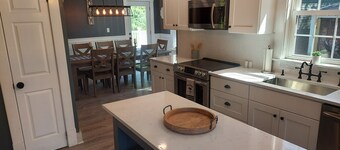 Bullseye Modern Farmhouse 15 Minutes to Qgunquit beach
Enjoy Southern Maine