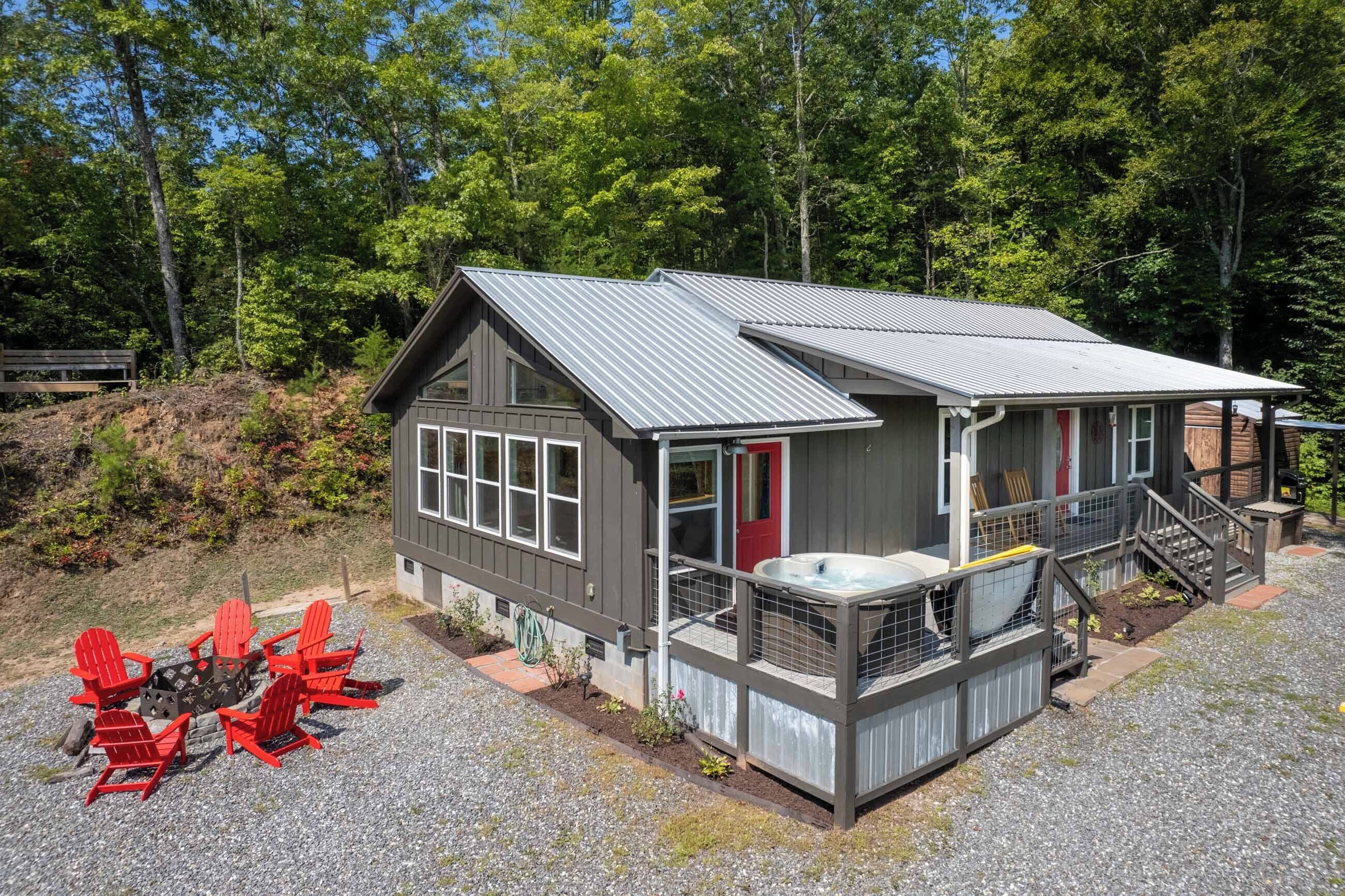 Wanderlust Ridge - Incredible Views and a Hot Tub!