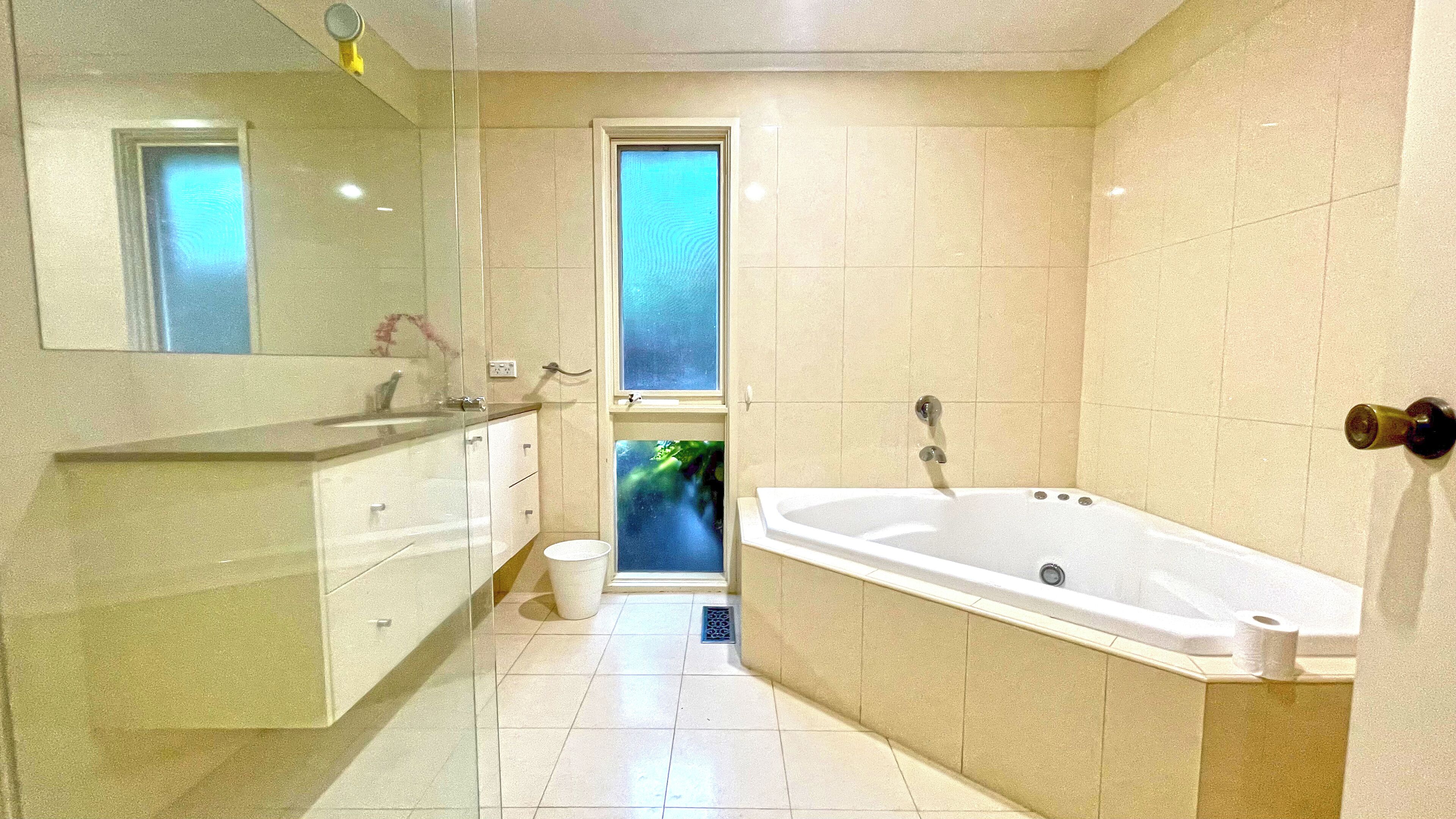 Family House | Deep-soaking bathtub
