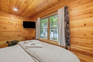 2 bedrooms, WiFi, bed sheets - Richardson Pond - rare opportunity to rent on this body of water! (Rangeley)