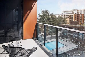 Property grounds - Level Seattle- Deluxe Two Bedroom Suite (Seattle)