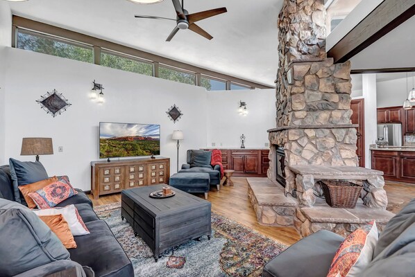 Smart TV, fireplace