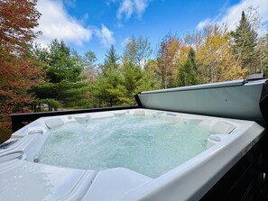 Tina de hidromasaje al aire libre