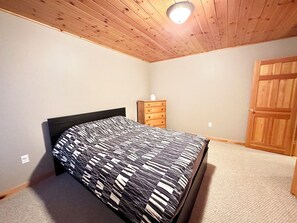 4 bedrooms, free WiFi, bed sheets