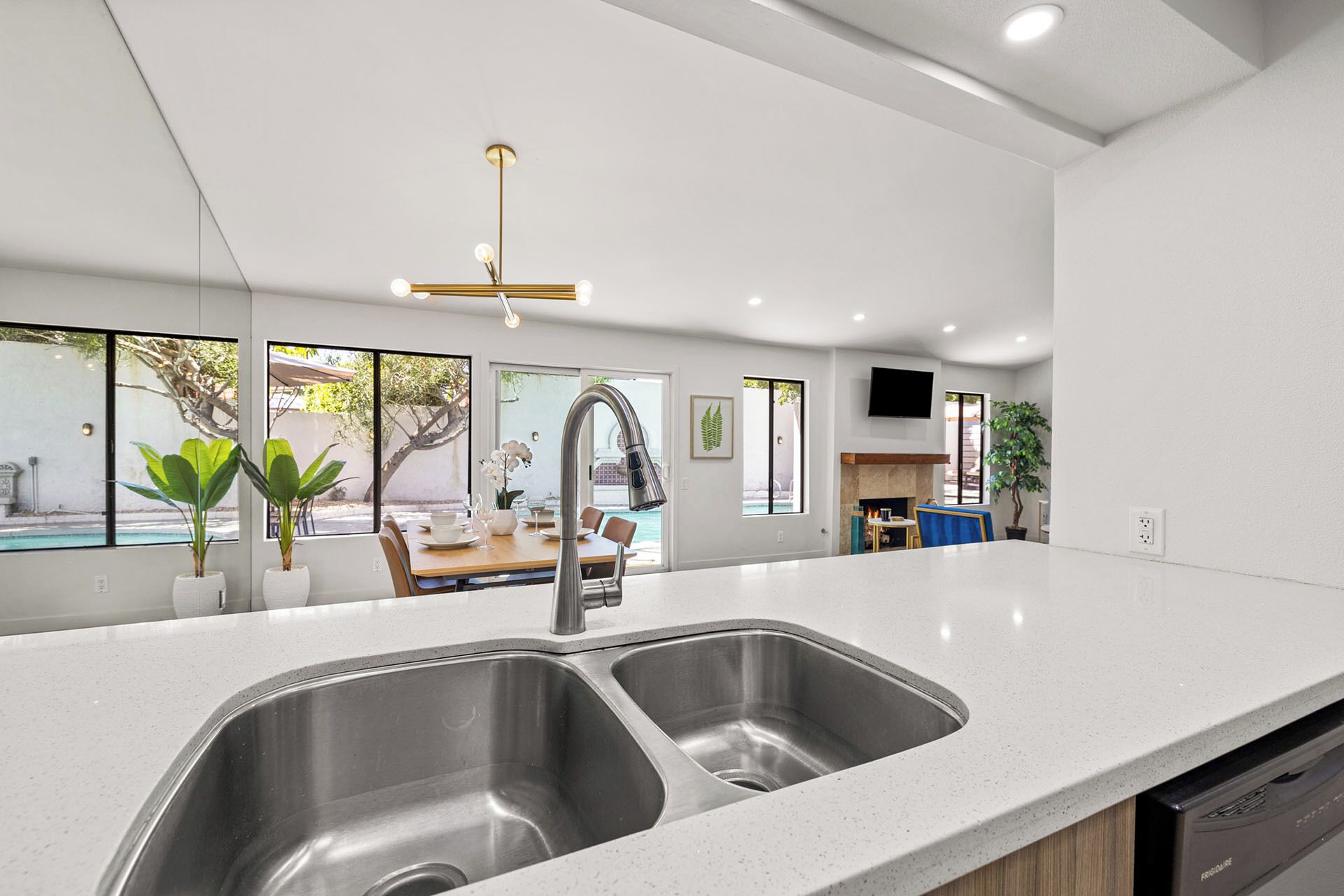 المنشأة من الداخل