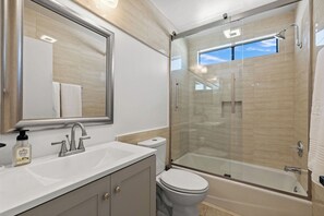 Unclassified image, 5 of 45, button - 'Serrano' Palm Desert gem w/ pool & spa (Palm Desert)