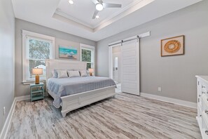 3 chambres, fer et planche à repasser, Wi-Fi, draps fournis