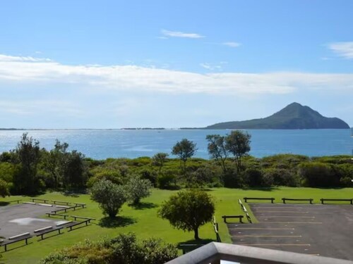 Large 2 bed unit with water views of Shoal Bay Beach!