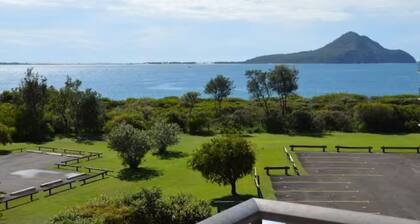 Large 2 bed unit with water views of Shoal Bay Beach!