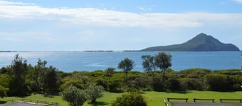 Large 2 bed unit with water views of Shoal Bay Beach!