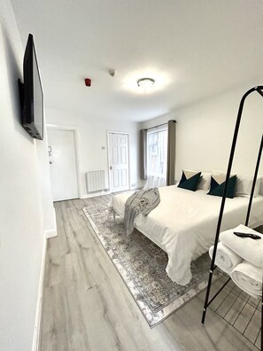1 bedroom, free WiFi, bed sheets - Large Studio Flat Near Beach Cleethorpes (Cleethorpes)