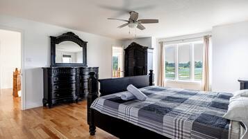 6 Schlafzimmer, Schreibtisch, Bügeleisen/Bügelbrett, WLAN