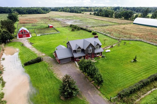 Massive Farm house near Niagara Falls