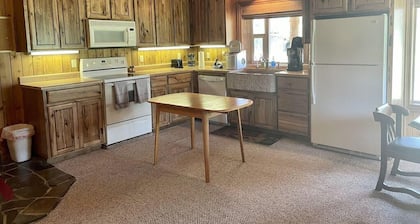 Cozy Cabin with River Access optional full 50amp RV hook-ups onsite