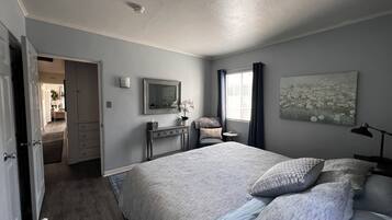 1 bedroom, desk, iron/ironing board, free WiFi