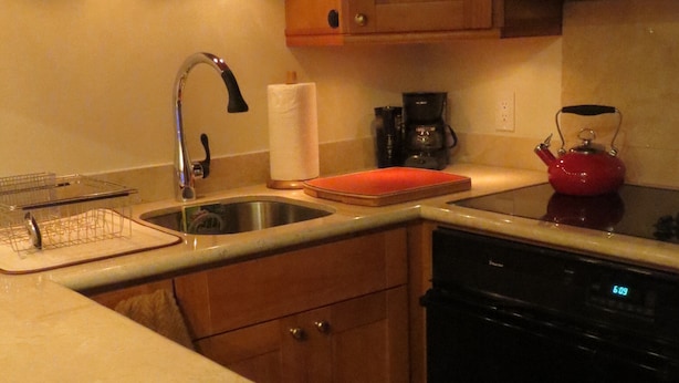 A kitchen with a sink, stove, and cabinets. - Beautiful Efficiency: full size kitchen, pet & 420  friendly, walk to everything (Bellingham)