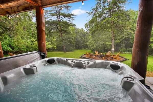 Outdoor spa tub