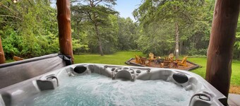 Sugar Grove Log Cabin | HOT TUB + Fire Pit!