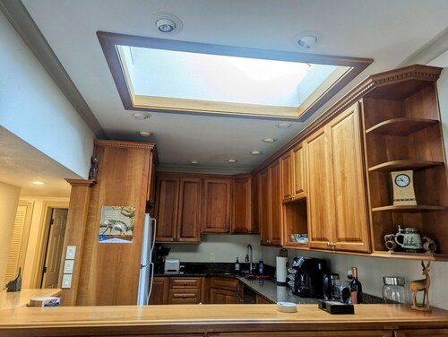 CUSTOM HOME, WALK TO RESTAURANTS, GROCERY, PARK, PETS&420 OK,COOL NEIGHBORHOOD 