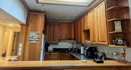 CUSTOM HOME, WALK TO RESTAURANTS, GROCERY, PARK, PETS&420 OK,COOL NEIGHBORHOOD