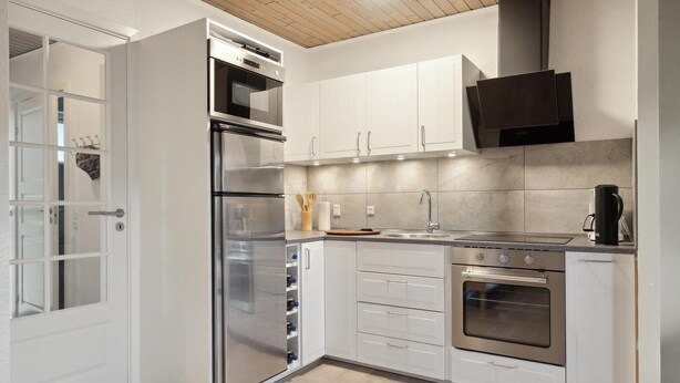 ماكينة لصنع القهوة/الشاي، ثلاجة، ميكروويف، فرن