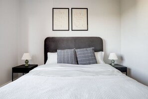 1 bedroom, iron/ironing board, WiFi, bed sheets - Chic Schöneberg 1BR, nr Tempelhofer Feld, by Blueground (Berlin)