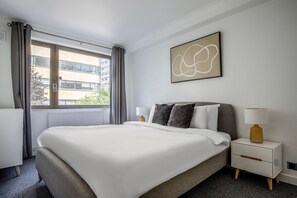 1 dormitorio, tabla de planchar con plancha, wifi y ropa de cama