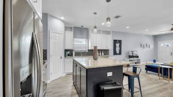 Dishwasher, cookware/dishes/utensils, dining tables