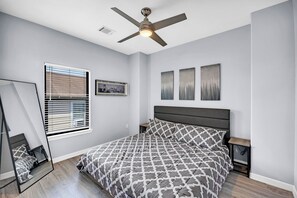 3 habitaciones, tabla de planchar con plancha, wifi y ropa de cama