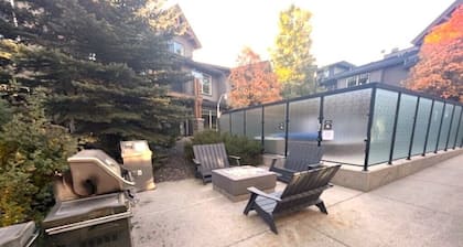 Cozy mountain retreat - Outdoor Hot Tub Access.