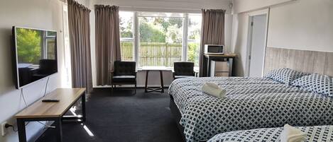 Chambre Familiale, salle de bains privée