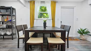Comfort Apartment | Dining room