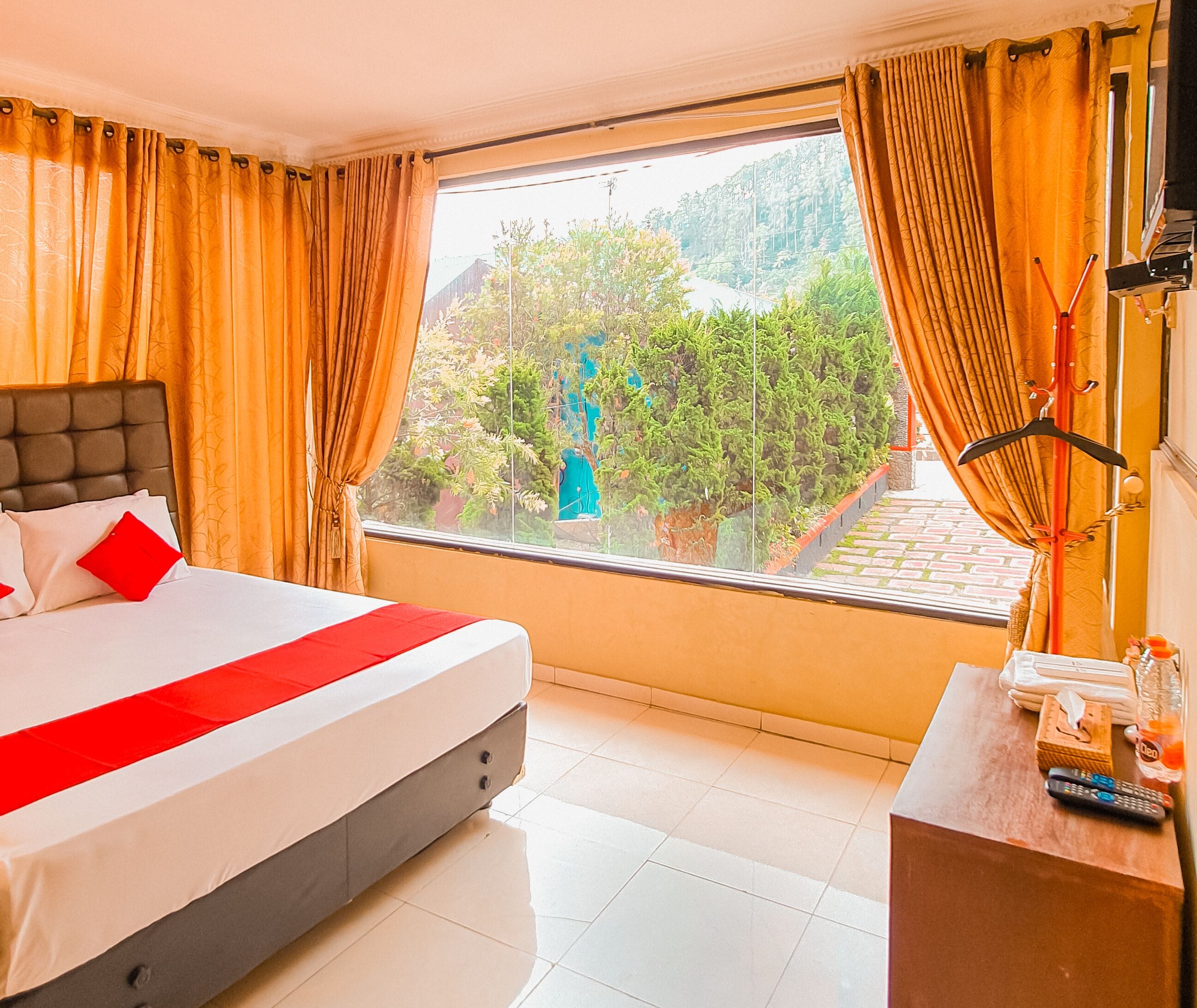 Kamar Double atau Twin Superior | Seprai katun Mesir, seprai premium, meja kerja, dan seprai linen