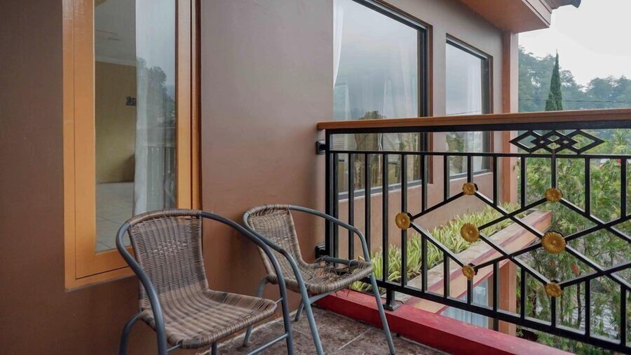 Red Chilies Hill Hotel