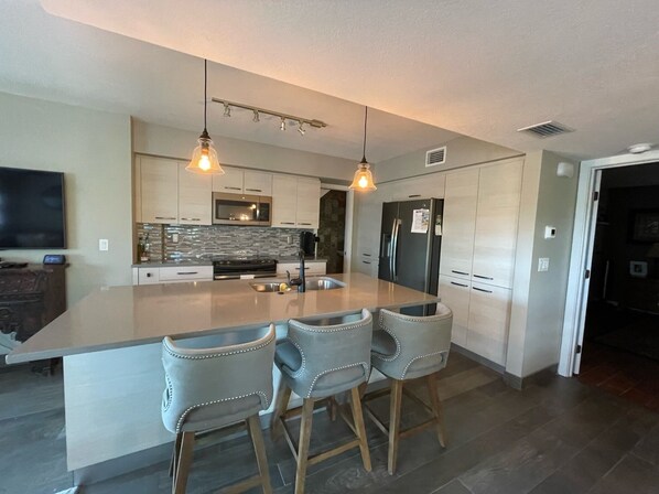 Fridge, microwave, oven, stovetop