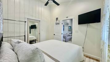 1 bedroom, desk, free WiFi, bed sheets