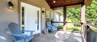 New Vacation Rental-Charming Mountain Home on 2 acres-20 mins to Downtown AVL
