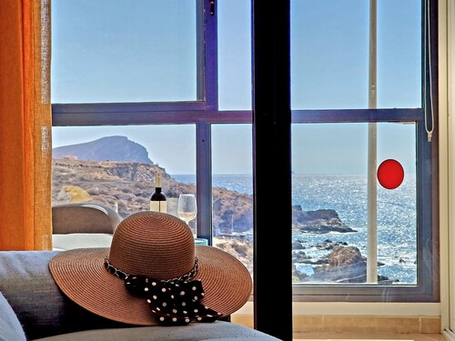 Las Rocas by the Ocean, Wifi and Sea View