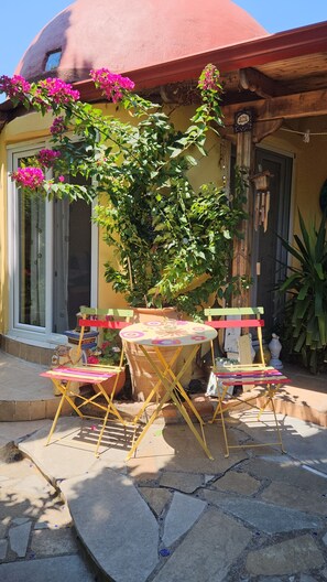 Outdoor dining - Home & Gardens 2-Bed Villa in Sevasti, Katerini (Katerini)