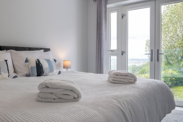 5 soverom, strykejern/-brett, wi-fi og sengetøy