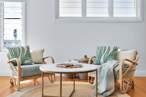 Casa superior | Área de estar | TV de tela plana